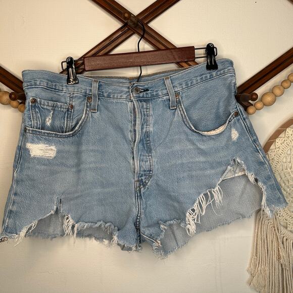 Levi's 501 Distressed Buttonfly Cut Off Jean Shorts - Picture 1 of 4